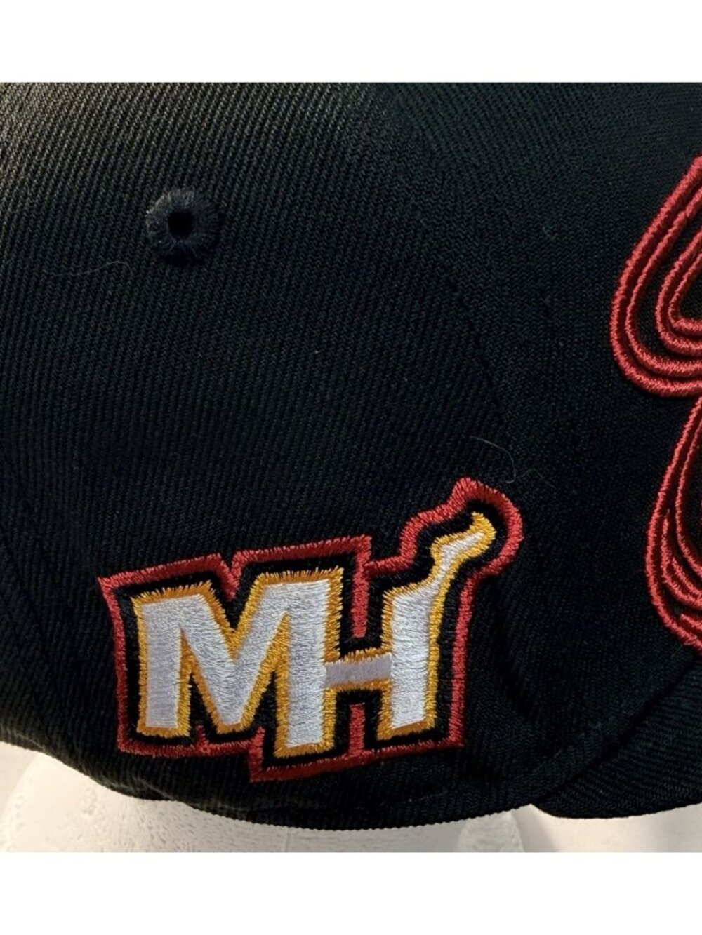 New Era Miami Heat 59 Fifty NBA Sz 6 7/8 Black Embroidered New Era Logo Classics - Picture 4 of 13